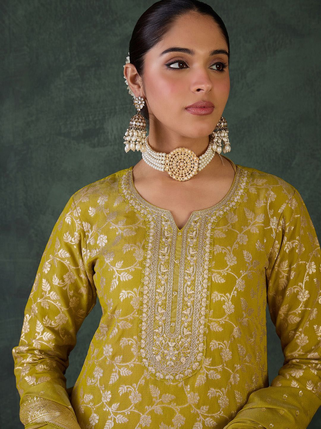Dhiyona IE Women Floral Woven Design Sequinned Kurta Set With Dupatta