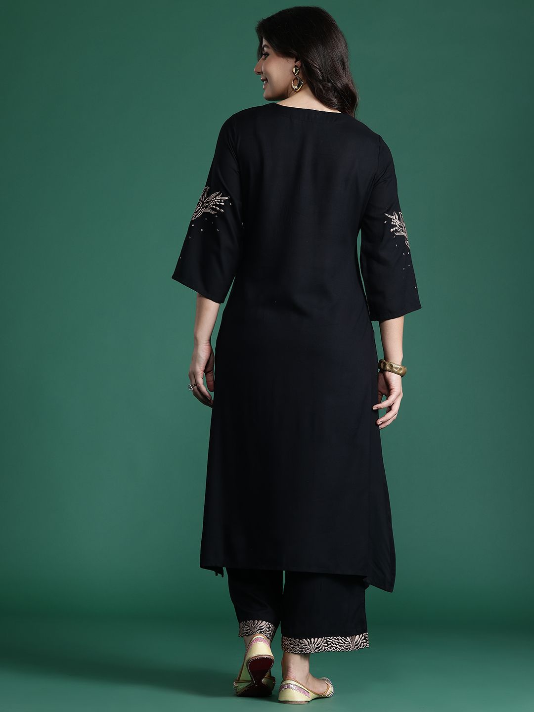 Dhiyona IE Solid Kurta with Trousers with Embroidered Detail