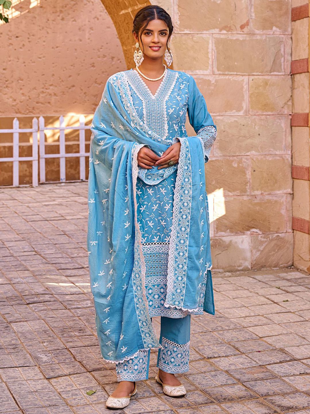 Women Floral Embroidered Thread Work Pure Cotton Kurta with Trousers & Dupatta