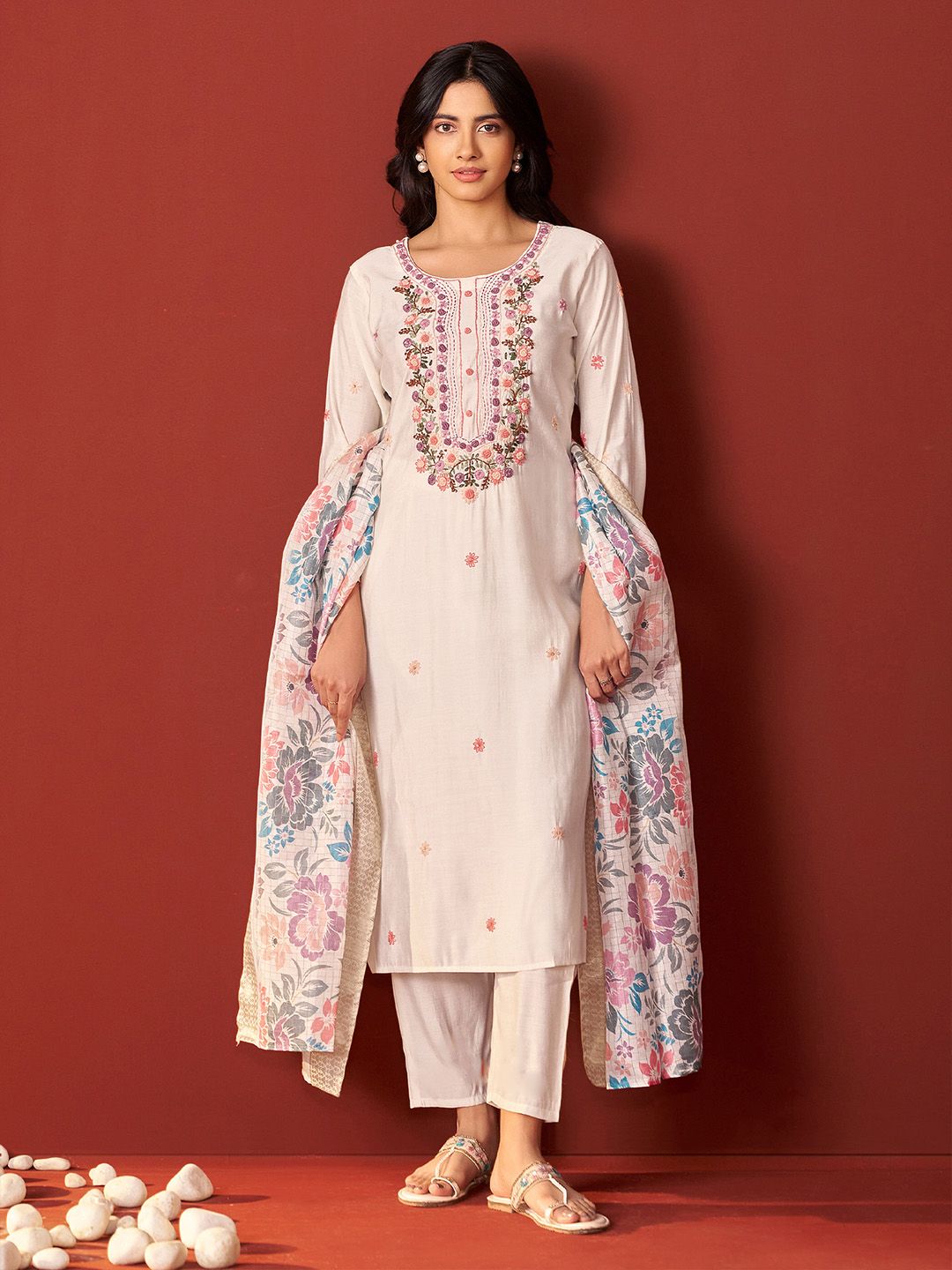 Women Floral Embroidered Regular Thread Work Kurta with Trousers & With Dupatta