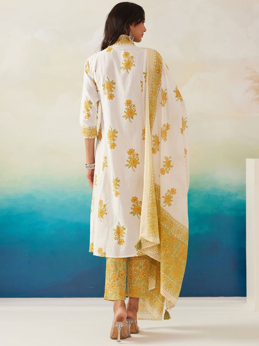 Dhiyona IE Women Floral Printed Pleated Beads and Stones Pure Cotton Kurta with Trousers & With Dupatta