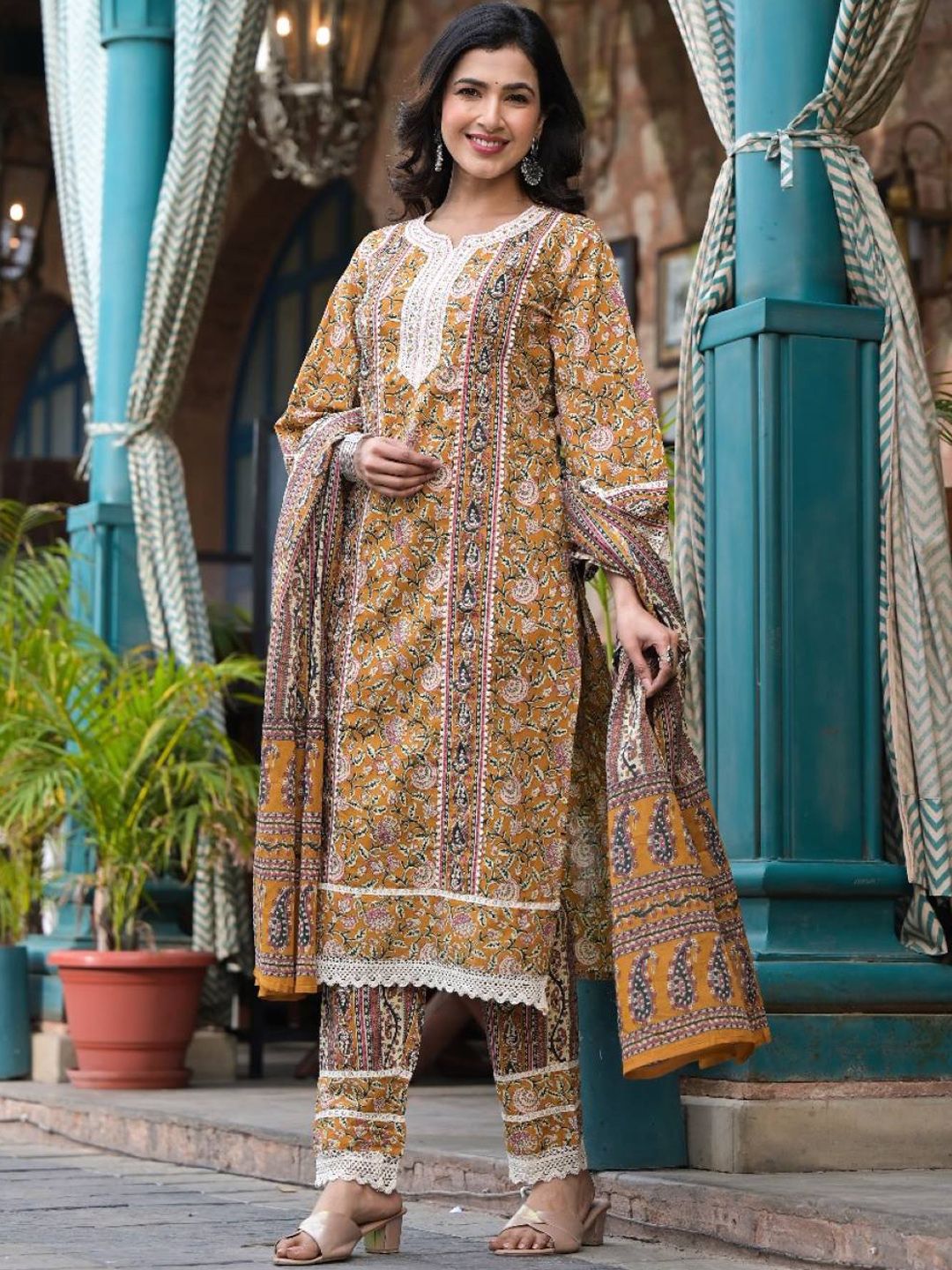 Dhiyona VA Women'sFloral Printed Regular Mirror Work Pure Cotton Kurta with Trousers & Dupatta