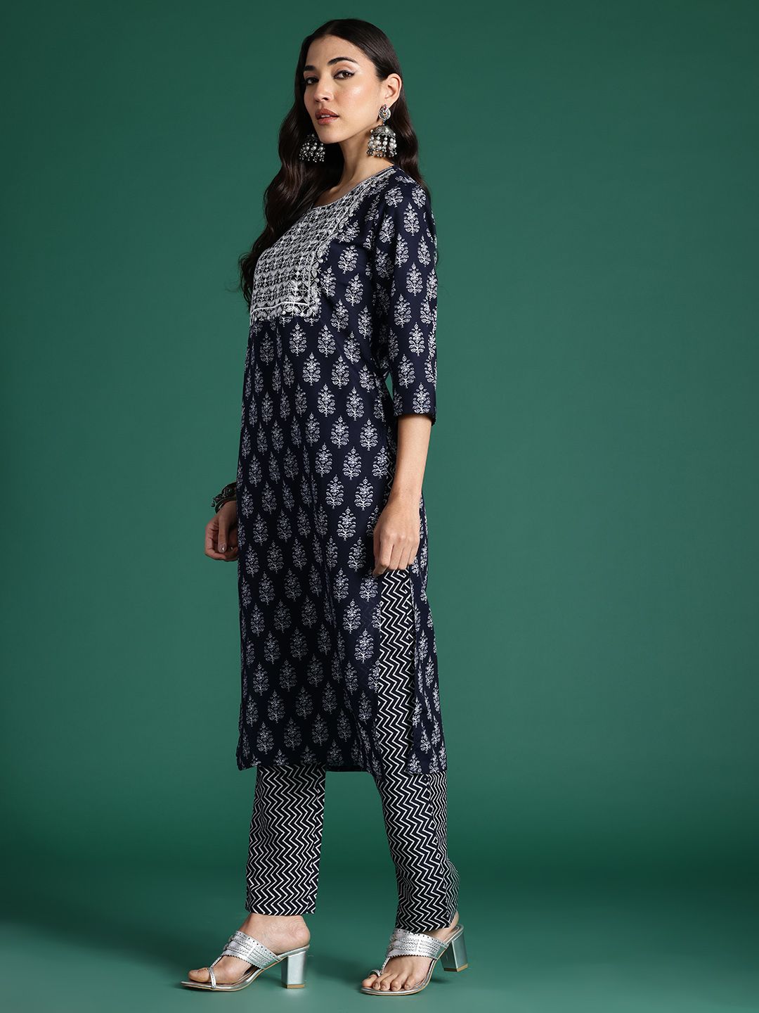 Dhiyona IE Ethnic Motifs Printed Thread Work Kurta with Trousers & With Dupatta