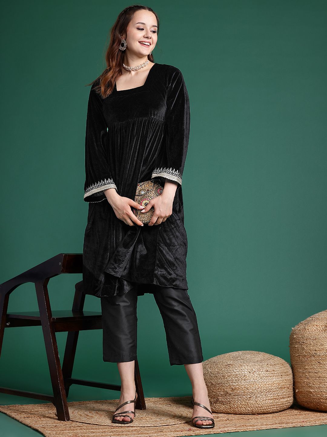 Dhiyona SN Women's Square Neck Flared Kurta with Trousers