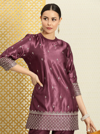 Dhiyona PD Women Women Jashn Round Neck Sequinned Aari Work Kurti With Trouser