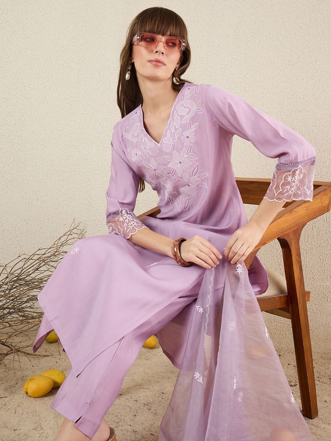 Women Floral Embroidered Regular Thread Work Kurta with Trousers & Dupatta