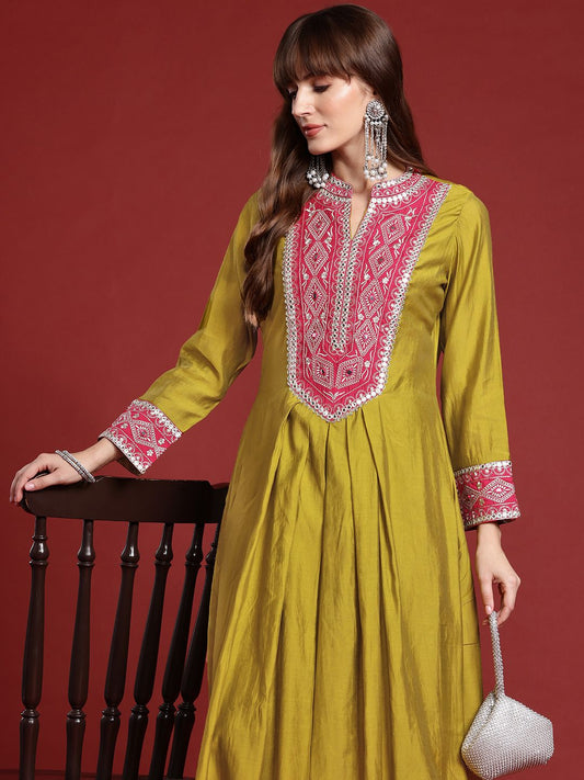 Dhiyona IE Mirror Work Embroidered Pleated Work Kurta with Trousers