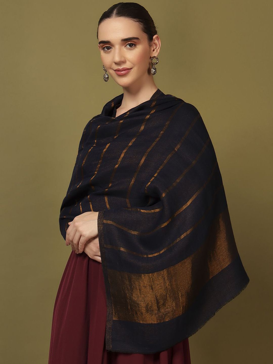 Dhiyona PA Checked Woven Design Zari Shawl