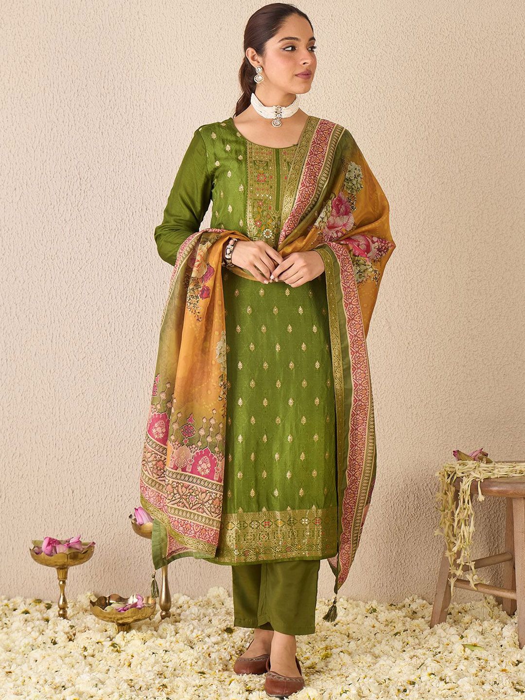 Floral Printed Round Neck Kurta With Trousers & Dupatta