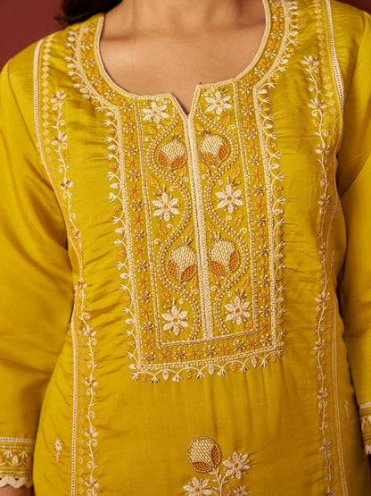 Women Floral Embroidered Kurta with Trousers & Dupatta