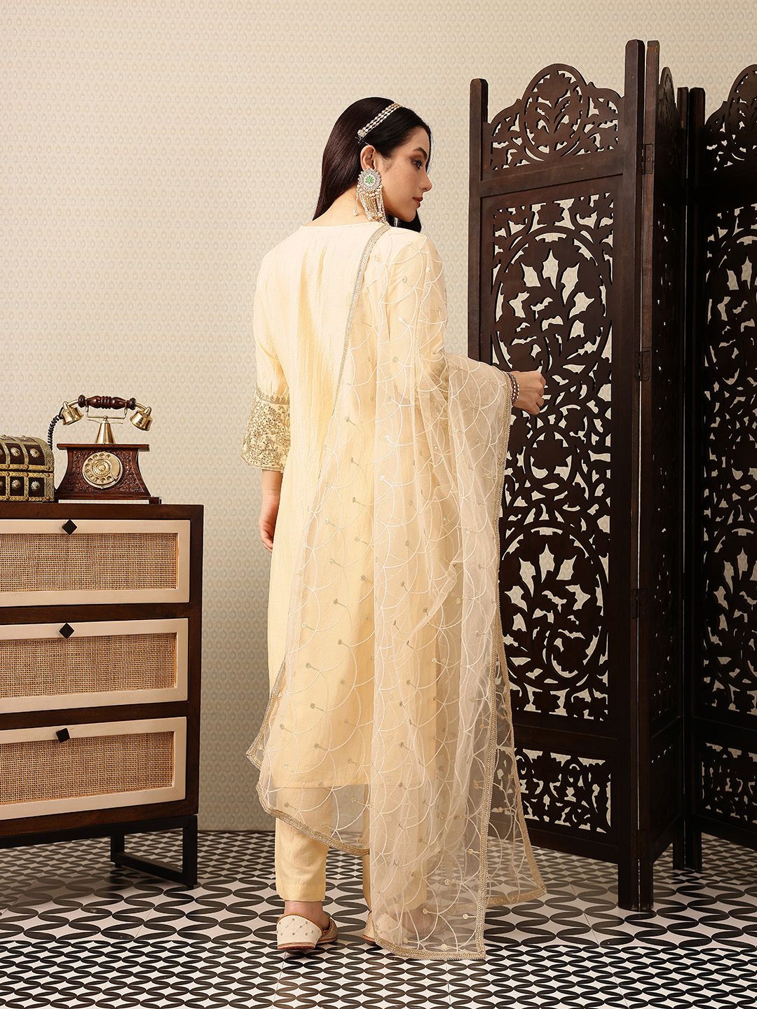 Dhiyona PD Women Floral Embroidered Jashn Kurta with Trousers & Dupatta