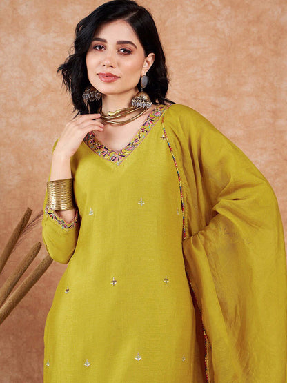 Dhiyona SN Women's Ethnic Motifs Embroidered V-Neck Kurta & Trousers With Dupatta