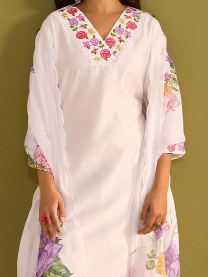 Floral Embroidered Thread Work V-Neck Liva Kurta with Trousers & Dupatta