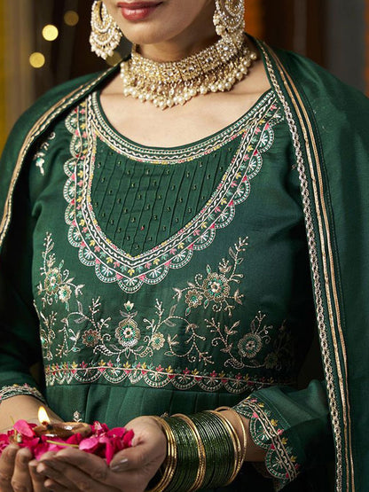 Dhiyona CH Women Floral Embroidered Pleated Sequinned Kurta with Trousers & With Dupatta