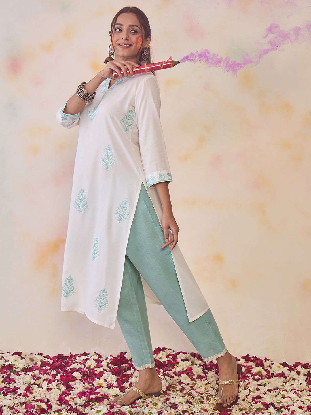Dhiyona IE Women Ethnic Motifs Embroidered Sequinned Floral Kurta