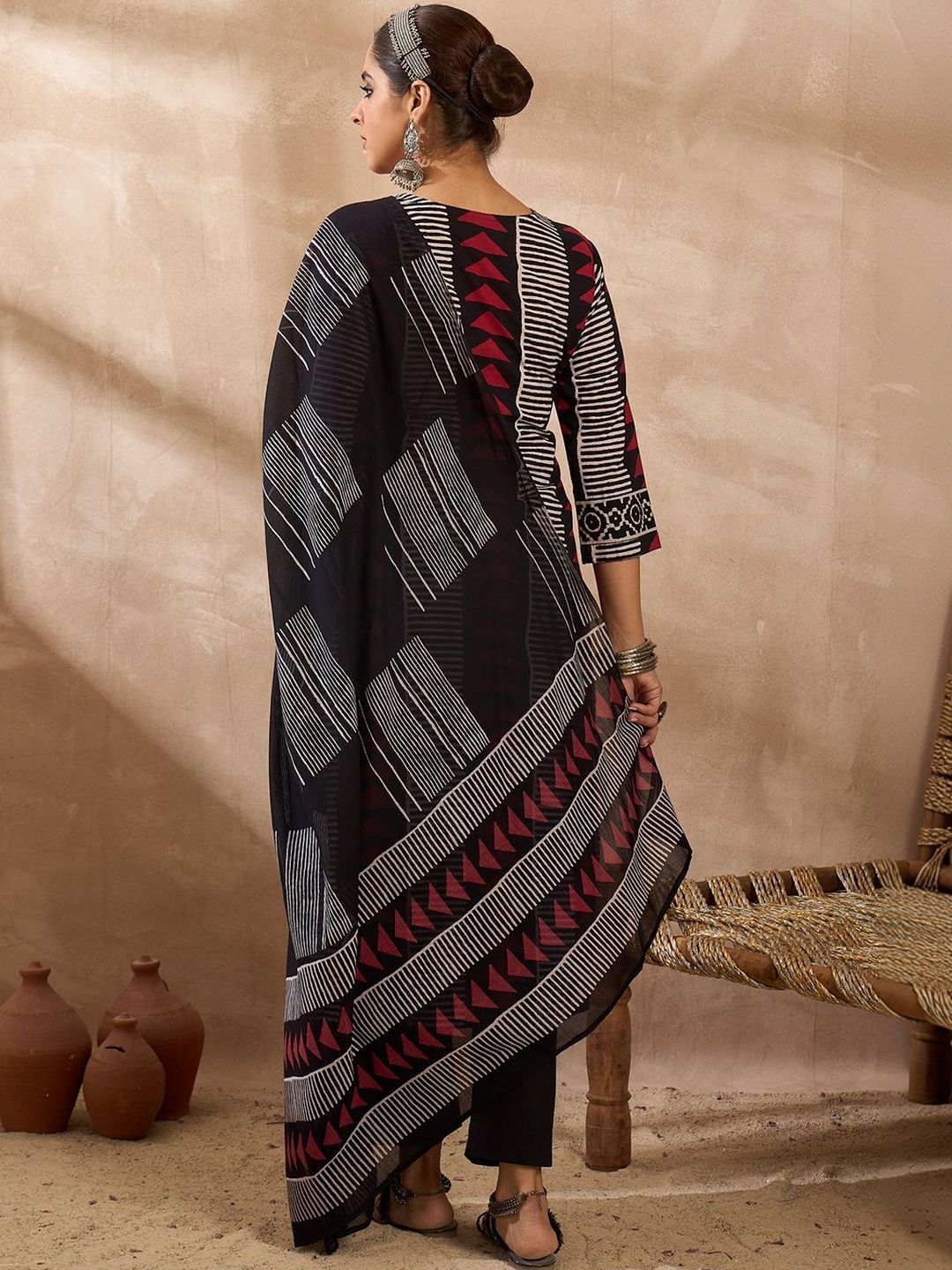 Women Printed Regular Thread Work Pure Cotton Kurta with Trousers & With Dupatta