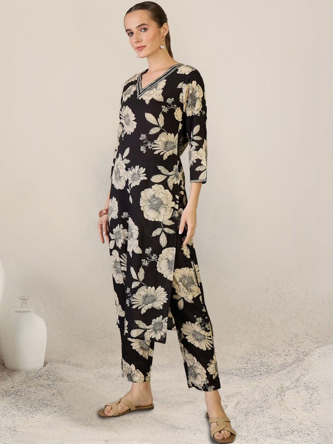 Women Floral Printed Regular Thread Work Pure Cotton Kurta with Trousers