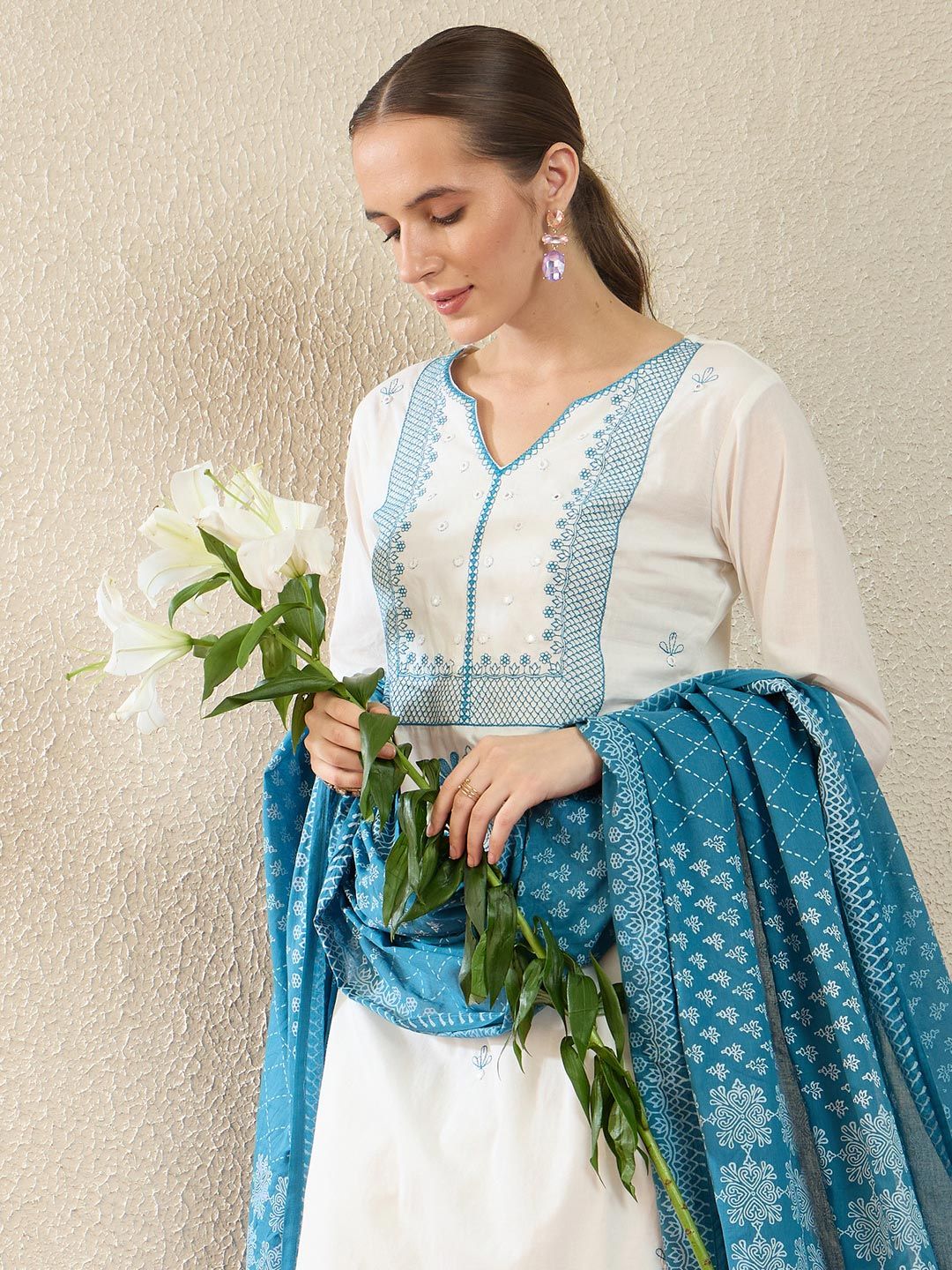 Women Ethnic Motifs Embroidered Regular Thread Work Pure Cotton Kurta with Trousers & With Dupatta