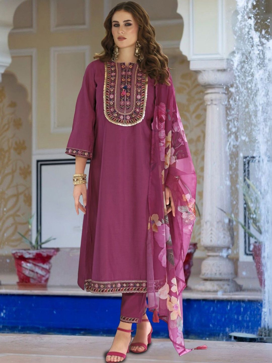 Women Floral Embroidered Regular Thread Work Kurta with Trousers & With Dupatta
