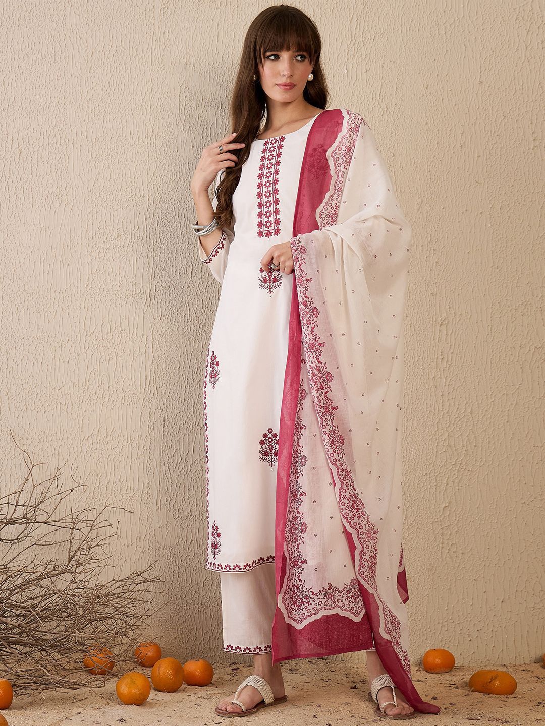 Dhiyona IE Women Floral Embroidered Regular Thread Work Pure Cotton Kurta with Trousers & With Dupatta