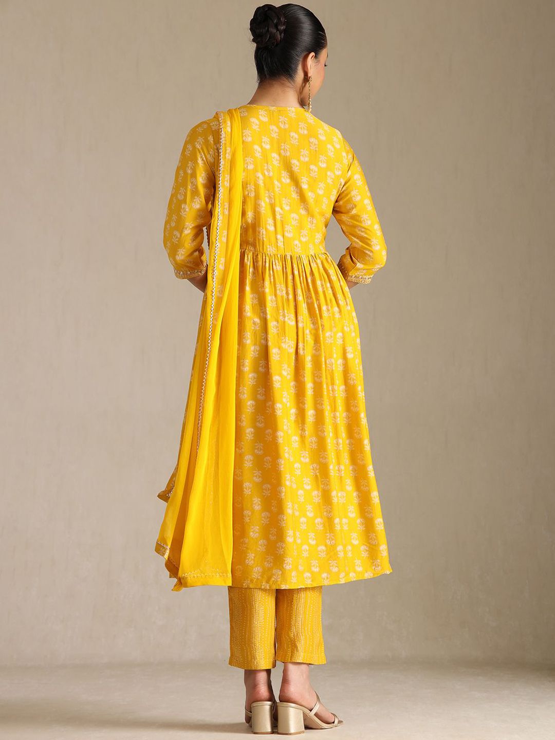 Dhiyona SO Women's Women Bandhani Printed Kurta with Trousers & With Dupatta