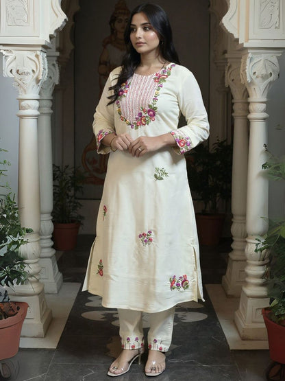 Women Floral Embroidered Kurta with Trousers