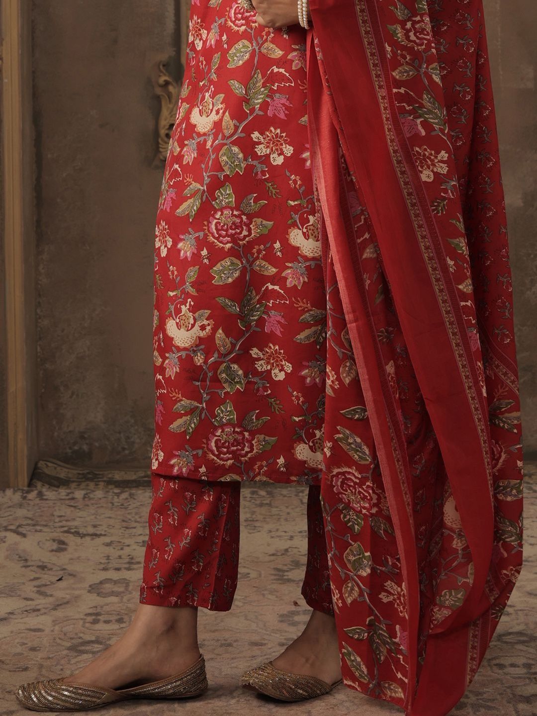 Women Floral Printed Kurta with Trousers & Dupatta