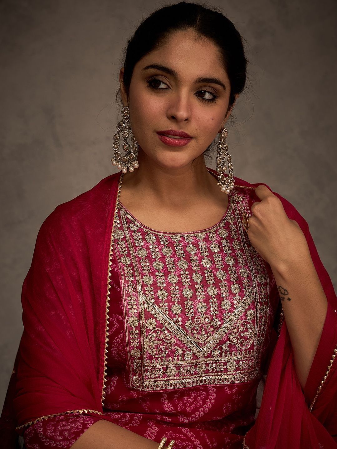 Dhiyona IE Women Ethnic Motifs Embroidered Kurta with Trousers & Dupatta