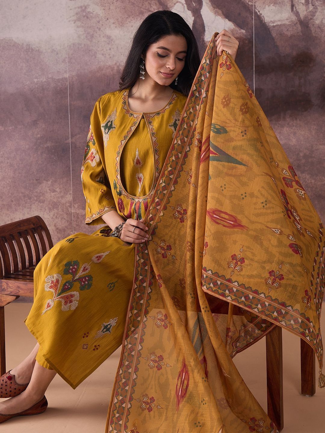 Ethnic Motifs Embroidered Regular Thread Work Kurta With Trousers & Dupatta