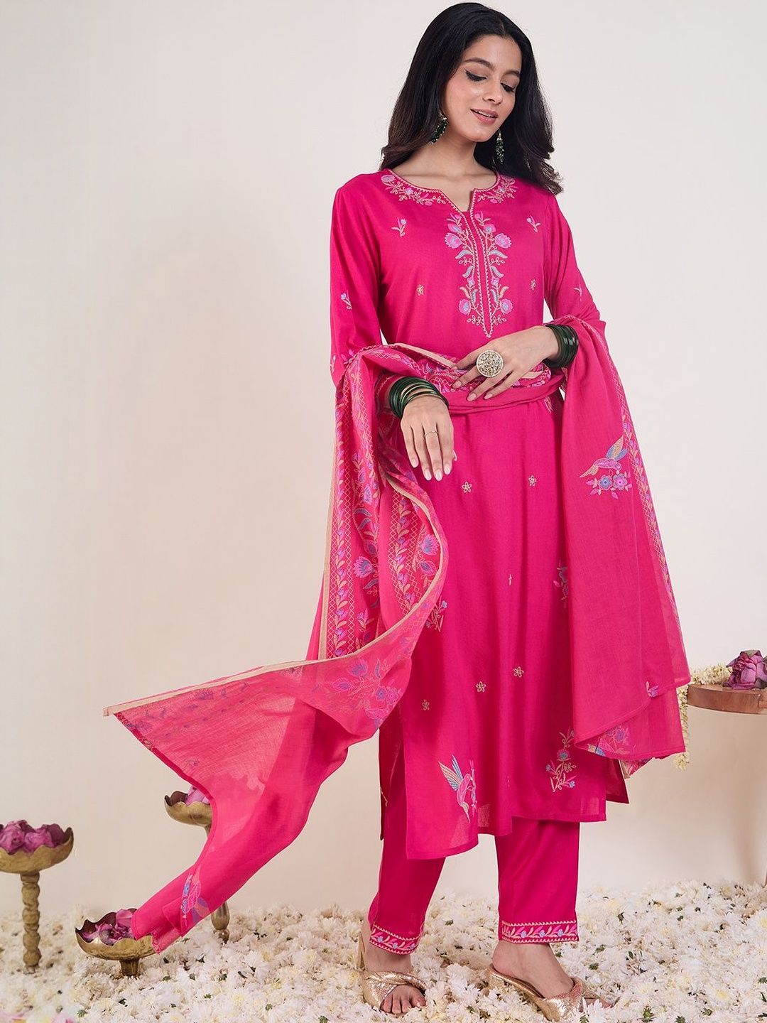 Floral Embroidered Regular Thread Work Kurta With Trousers & Dupatta