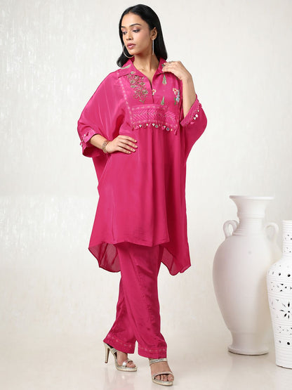 Dhiyona SO Women's Women Floral Printed Regular Beads and Stones Silk Crepe Kurta with Trousers