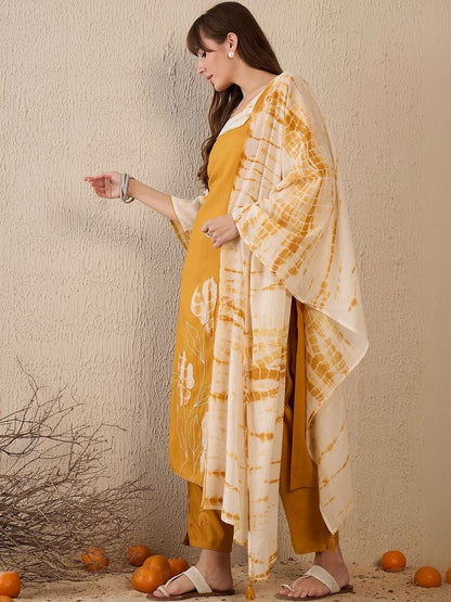 Women Floral Printed Regular Kurta with Trousers & With Dupatta