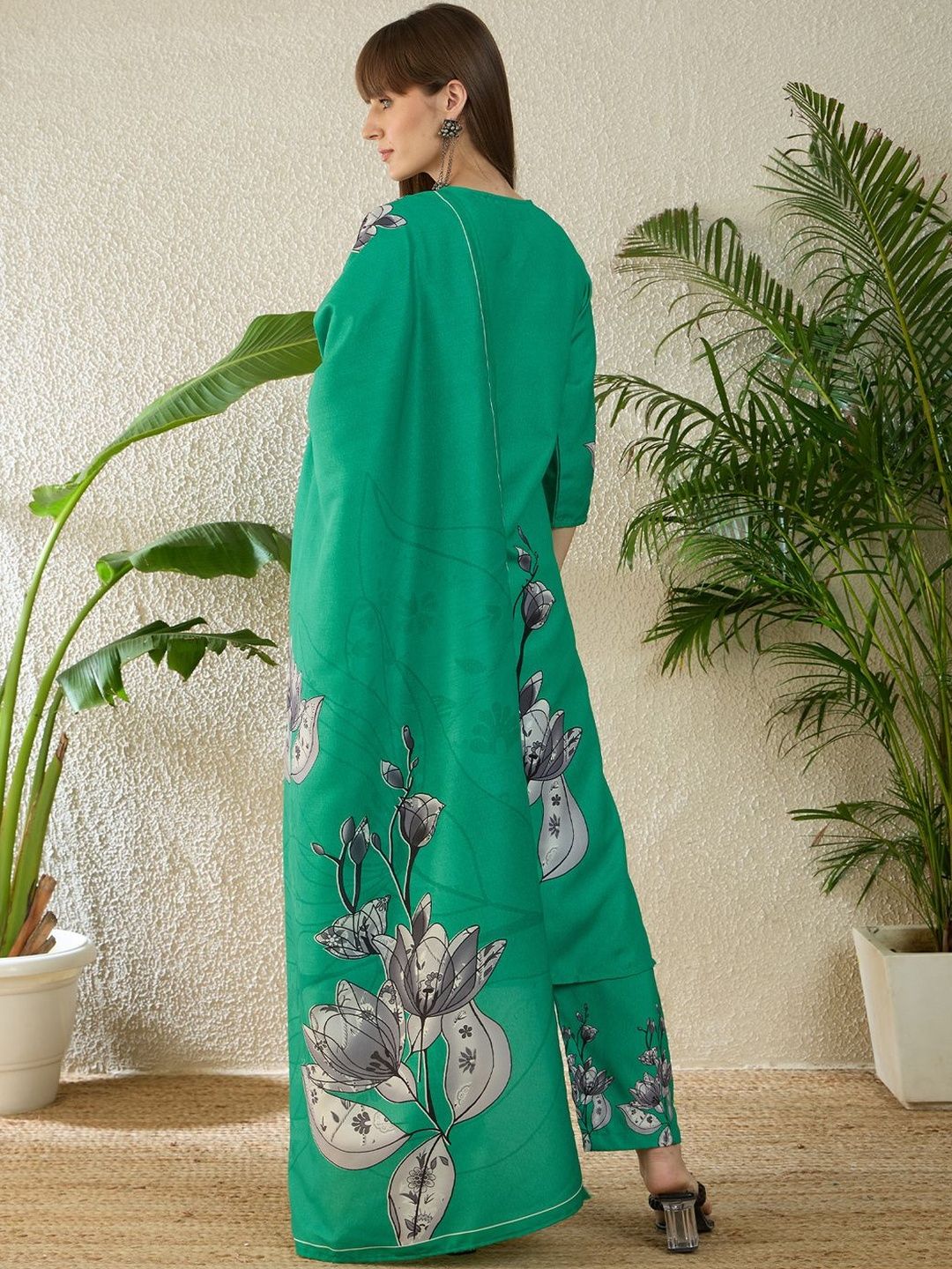 Women Floral Printed Regular Thread Work Kurta with Trousers & With Dupatta