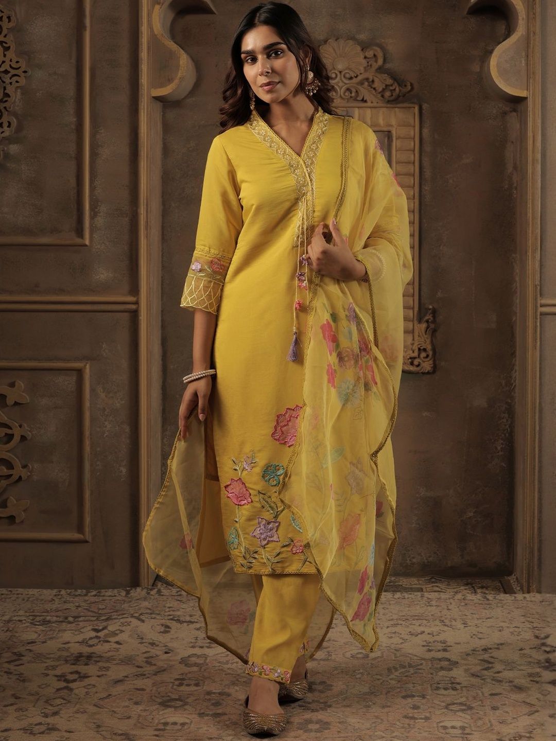 Women Floral Embroidered Kurta with Trousers & Dupatta