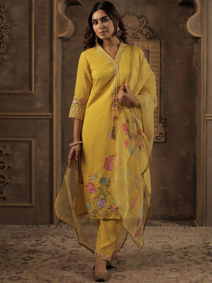 Women Floral Embroidered Kurta with Trousers & Dupatta