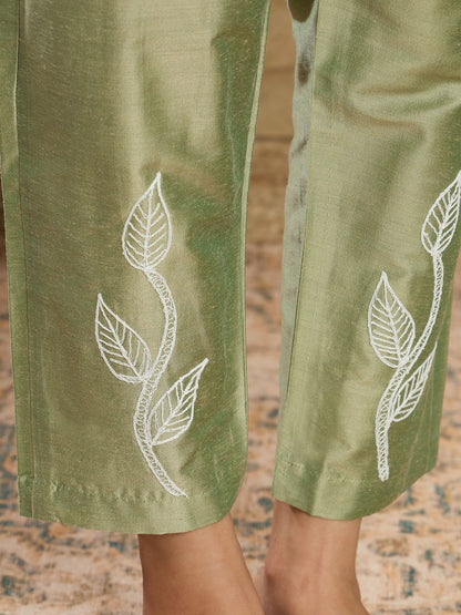 Women Floral Embroidered Regular Thread Work Kurta with Trousers