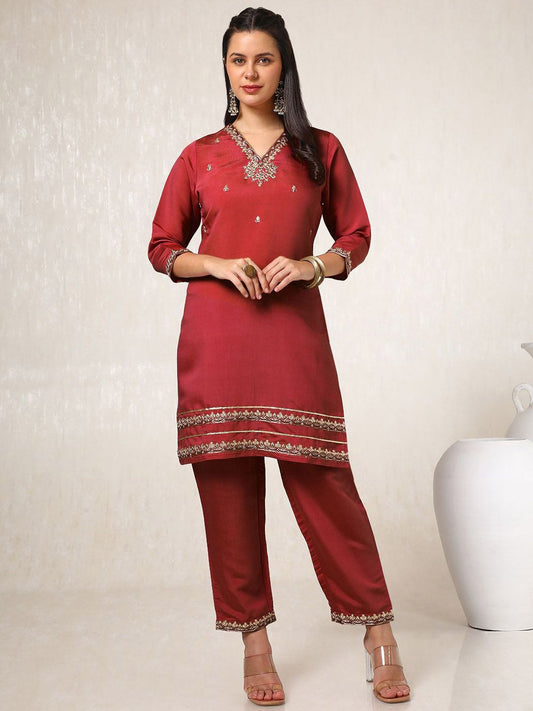 Dhiyona SO Women's Red Floral Embroidered Zari Straight Kurta With Trousers
