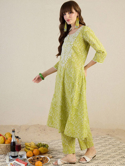 Dhiyona IE Women Paisley Printed Regular Thread Work Pure Cotton Kurta with Trousers