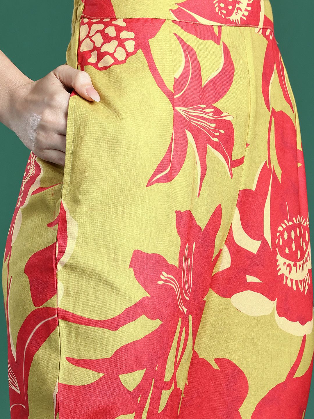 Dhiyona IE Floral Printed Kurta with Trousers