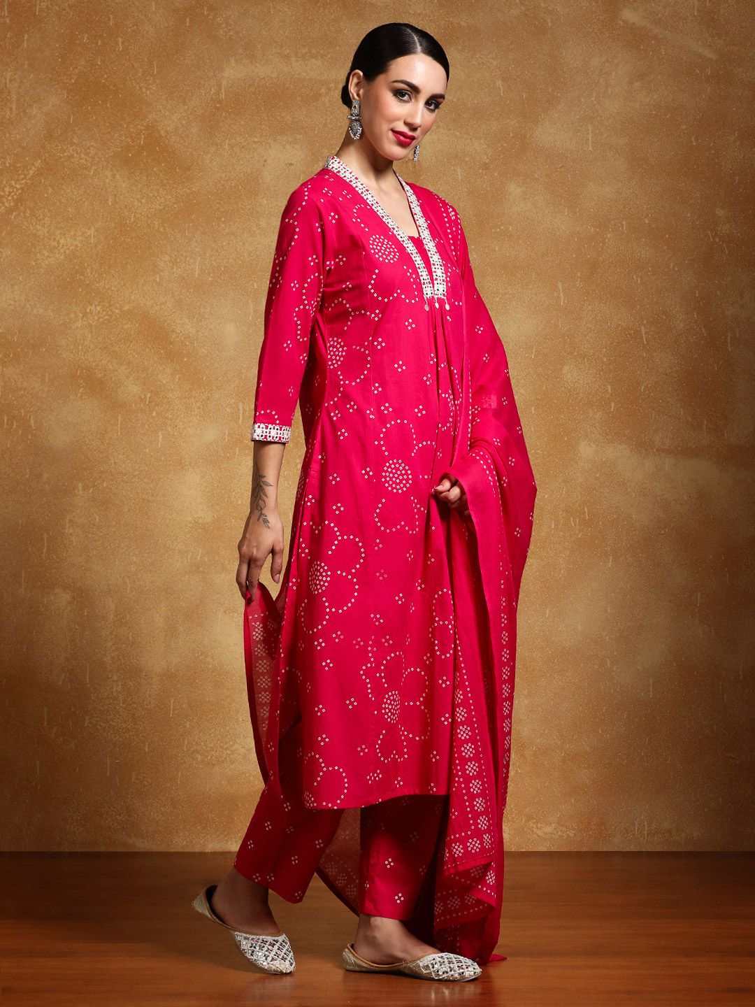 Dhiyona VA Women's Bandhani Printed Regular Kurta with Trousers & With Dupatta