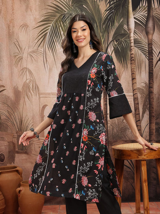 Dhiyona SN Women's Floral Print Pleated Schiffli Detail Cotton Kurta with Trousers