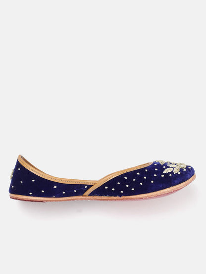Dhiyona HOP Women Floral Embroidered Mojaris