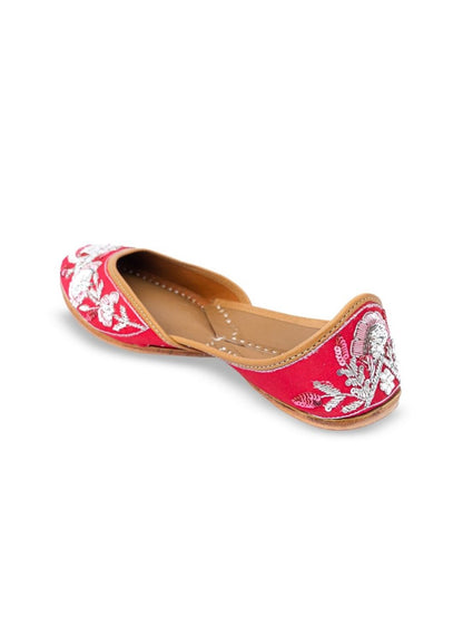 Dhiyona AK Women Red & Silver Toned Ethnic Embellished Mojaris