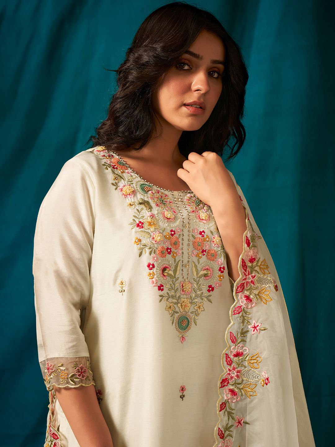Women Ethnic Motifs Embroidered Regular Kurta with Trousers & With Dupatta
