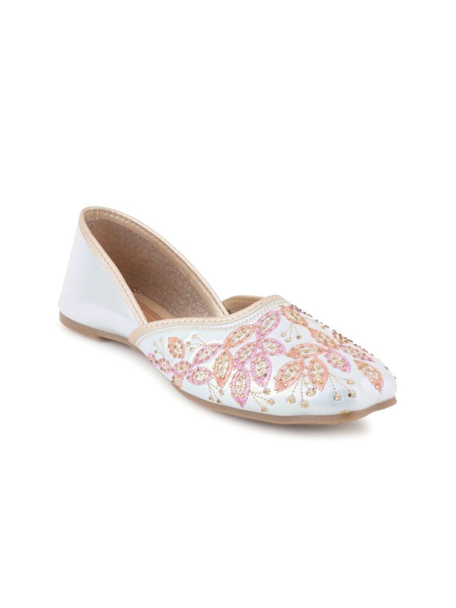 Dhiyona AK Embroidered Mojaris