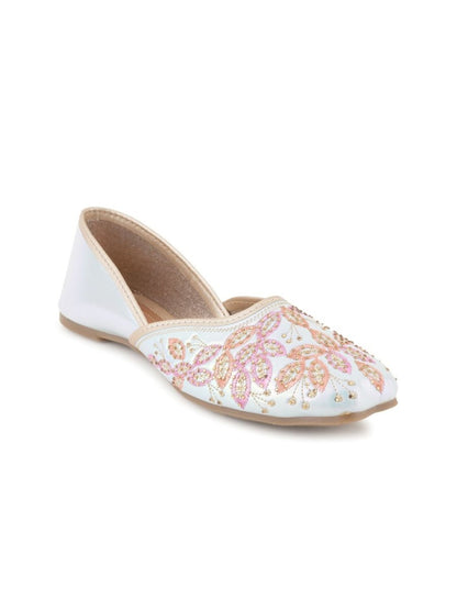 Dhiyona AK Embroidered Mojaris