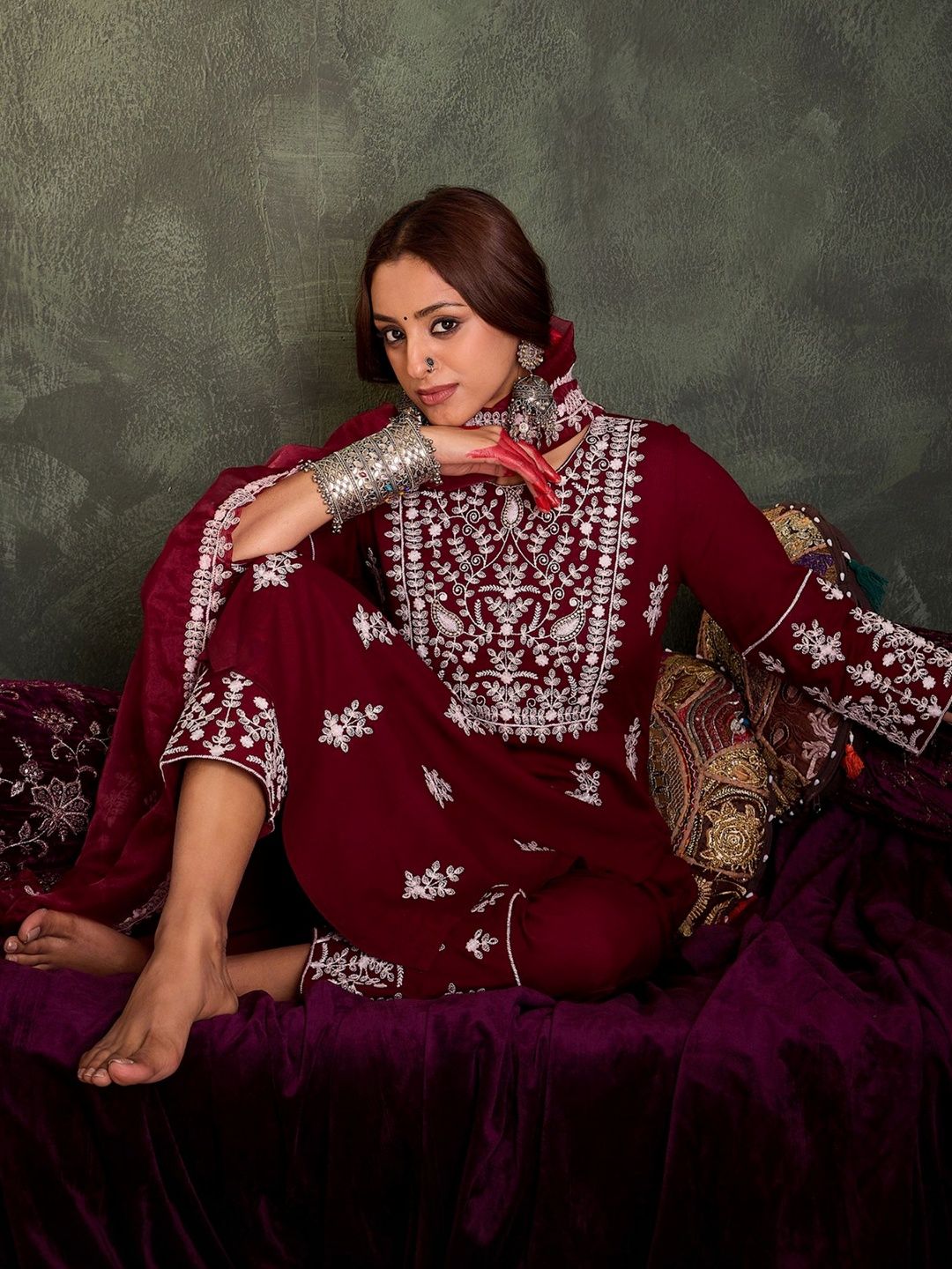 Women Ethnic Motifs Embroidered Regular Thread Work Kurta with Trousers & With Dupatta