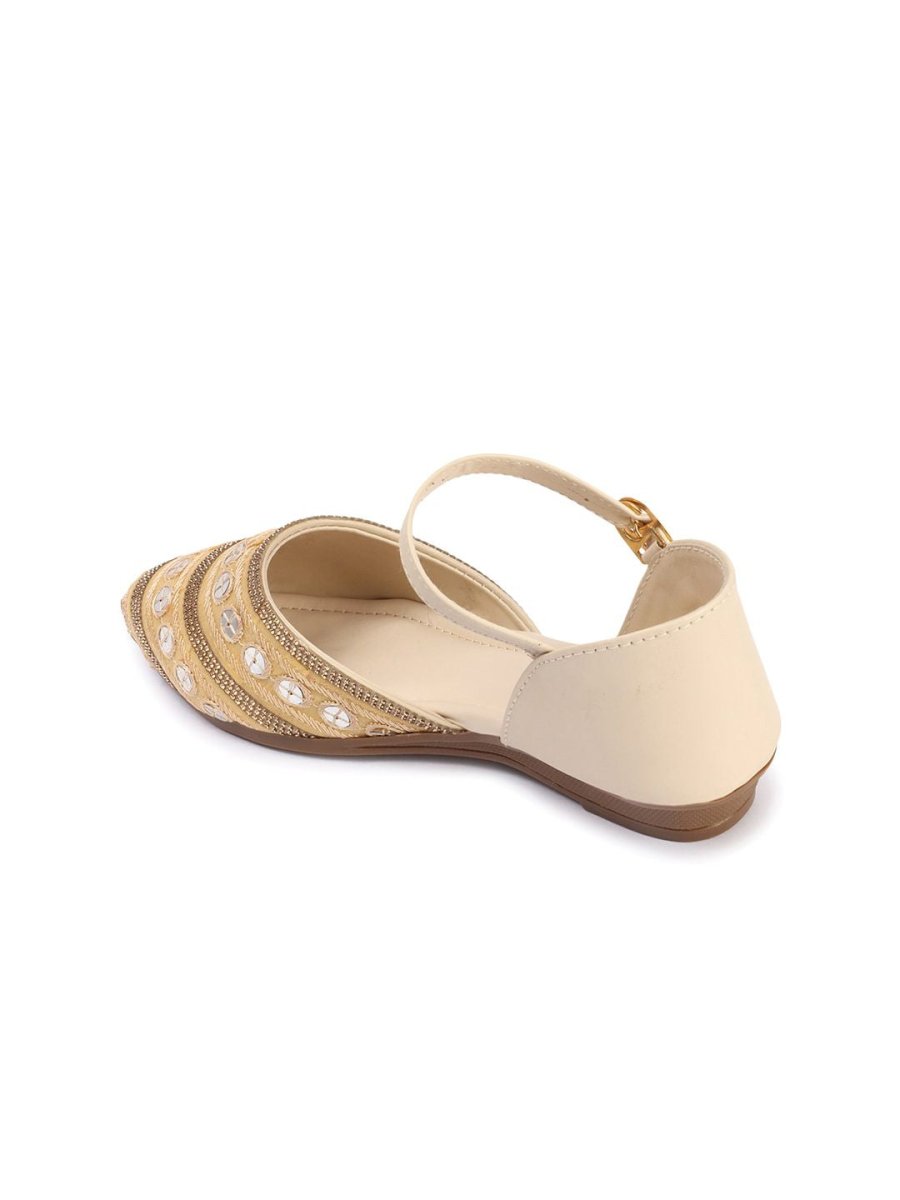 Dhiyona AK Women Embellished Ethnic Mojaris