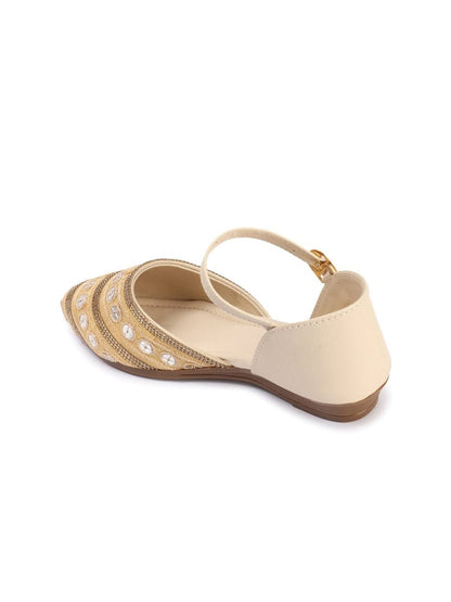 Dhiyona AK Women Embellished Ethnic Mojaris