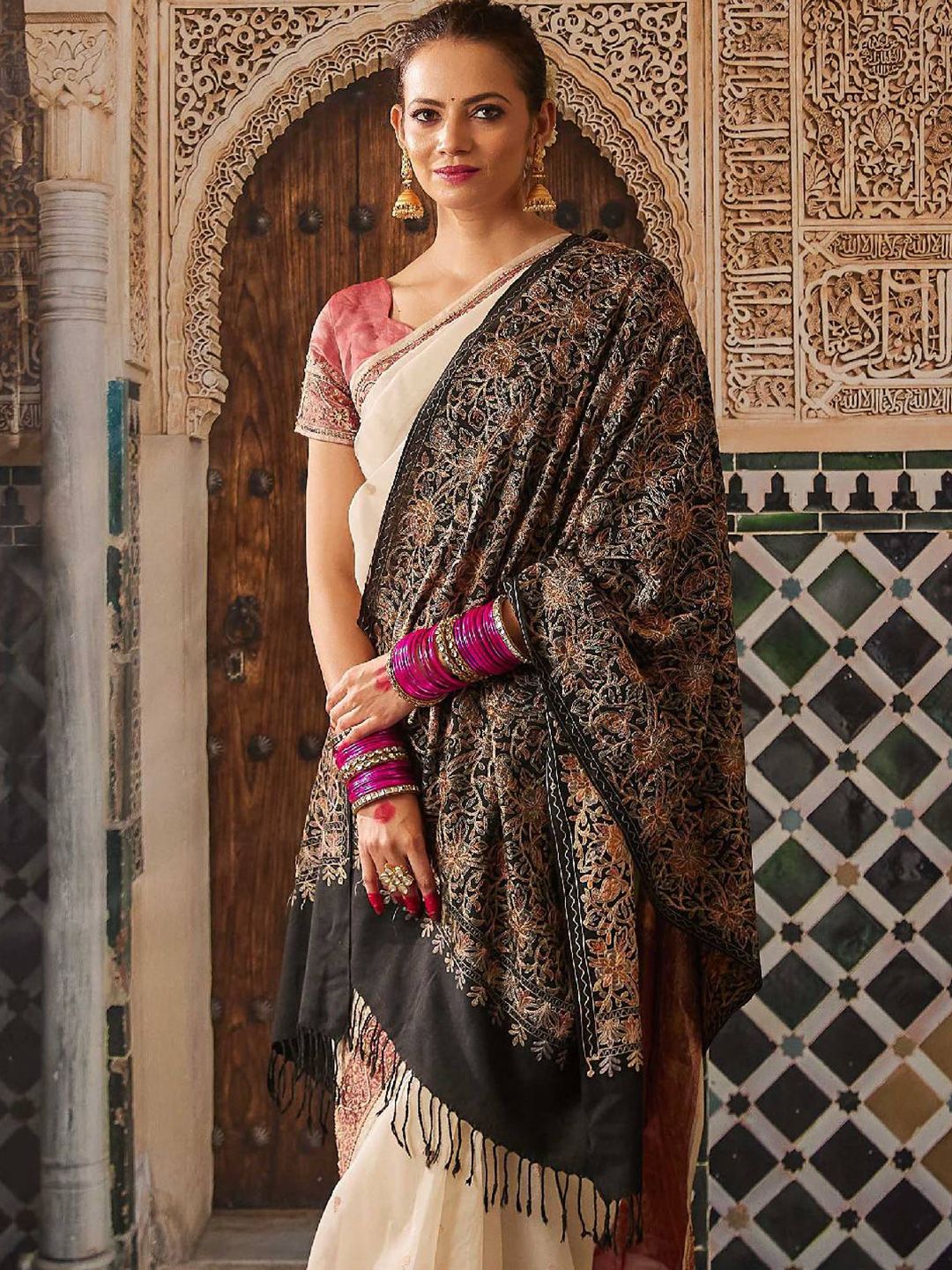 Dhiyona PA Women Floral Embroidered Shawl